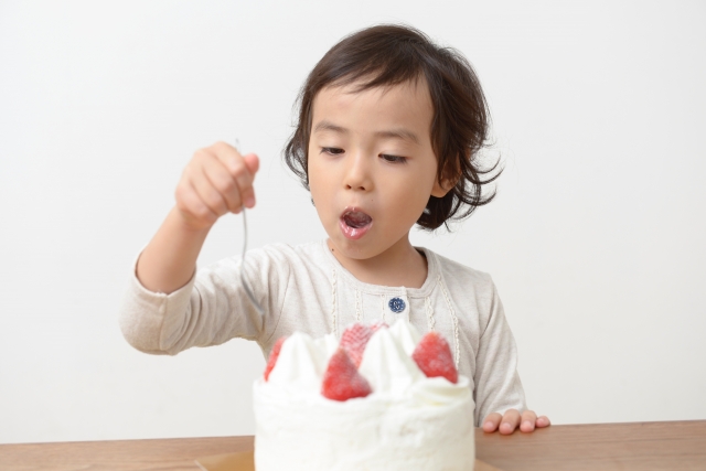 子供向け　デコレーションケーキ