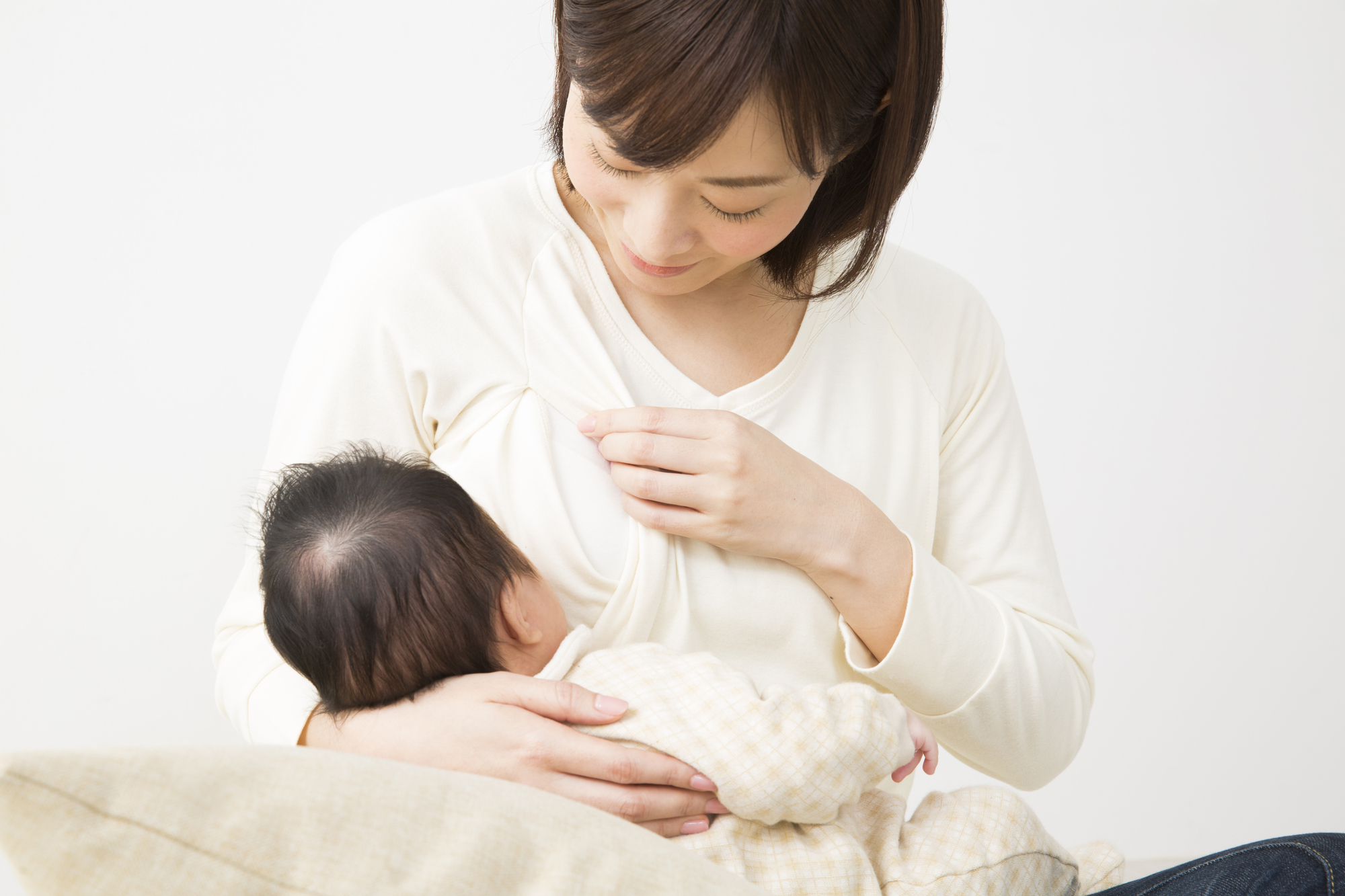 母乳を飲む赤ちゃん