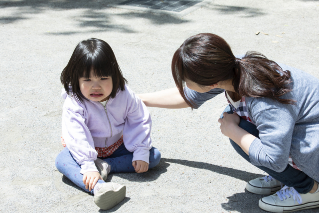 泣く子ども