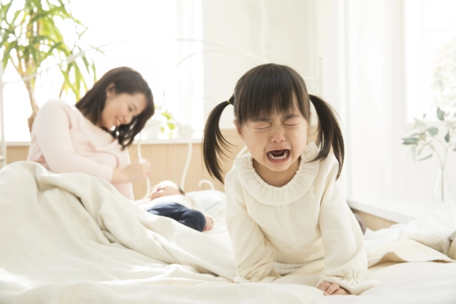 上の子 泣く
