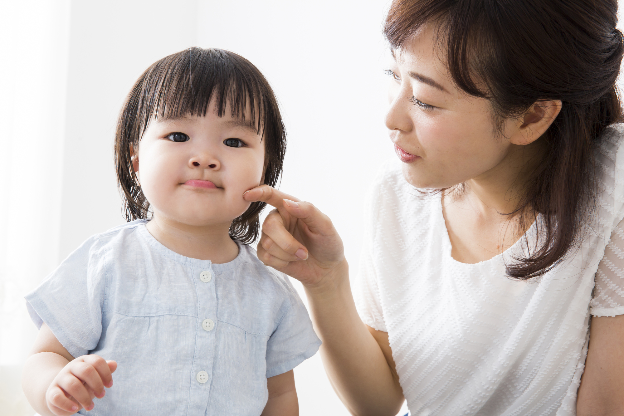 頬に触る