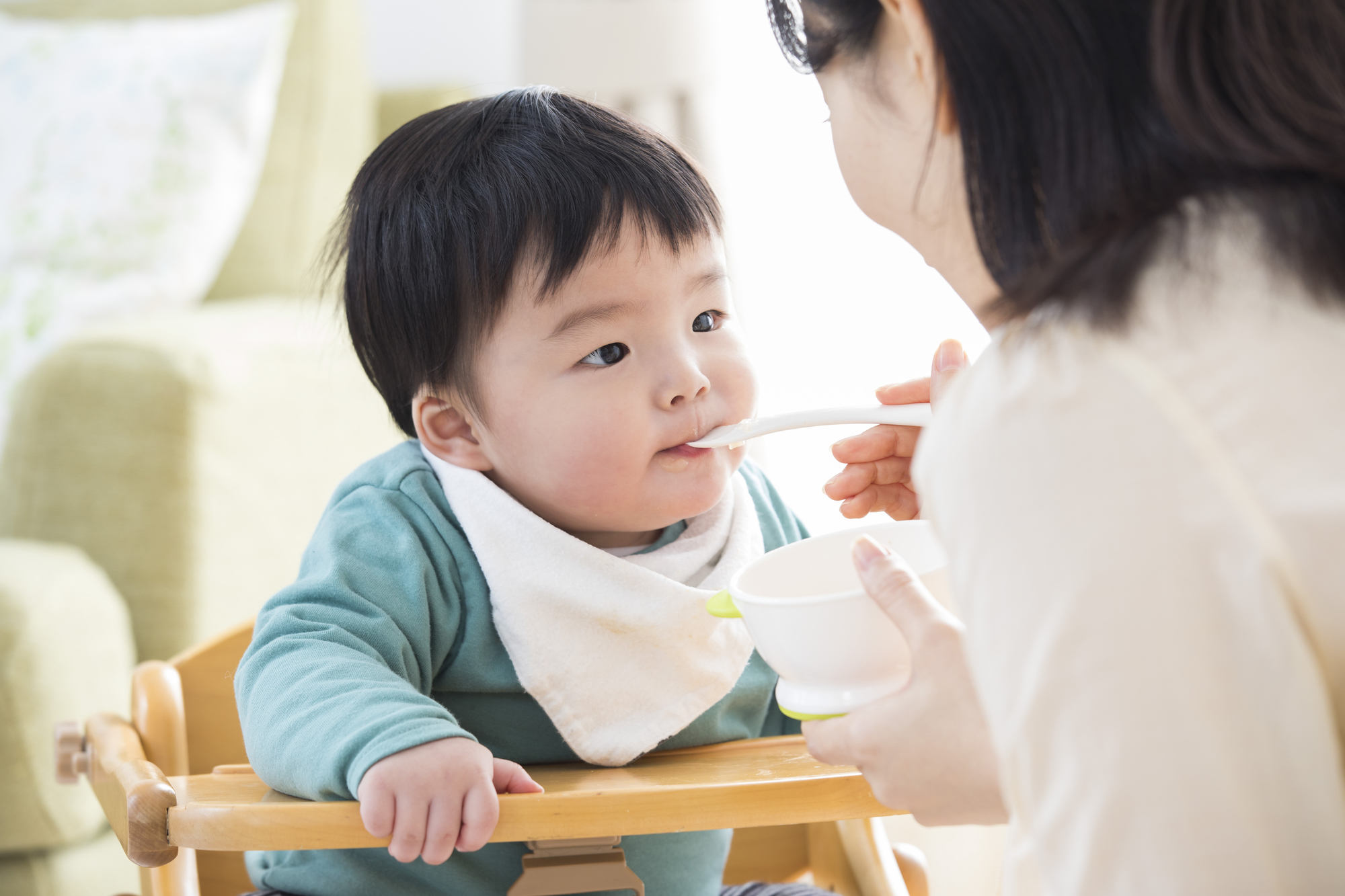 1歳児のご飯の量や硬さは？大人と同じは？簡単レシピも【看護師監修】