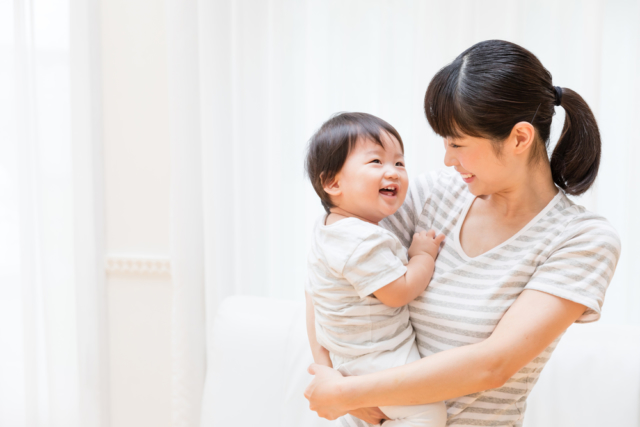 ママと1歳児の男の子