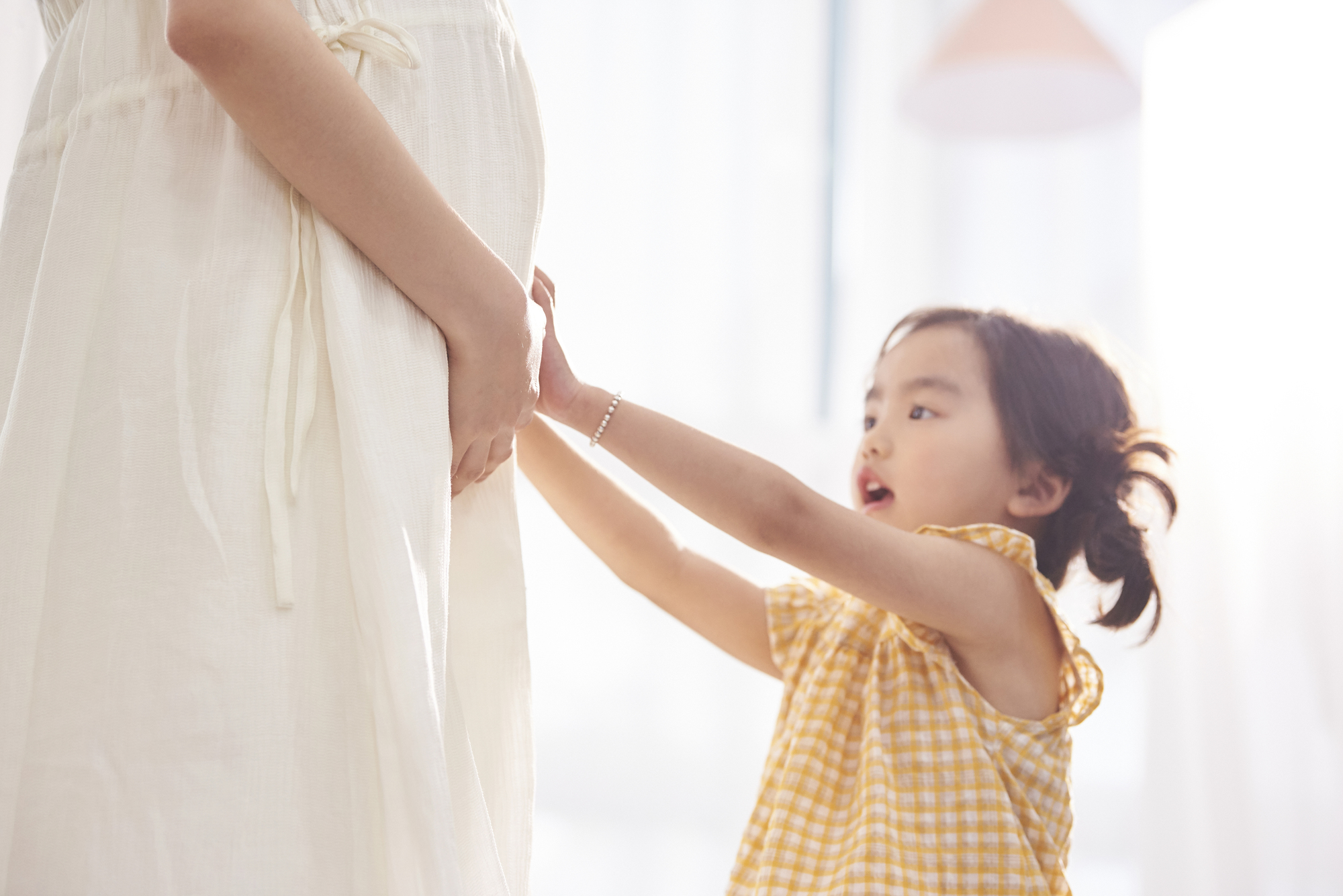 妊婦さんと女の子