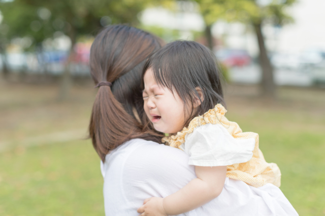 泣いている子ども