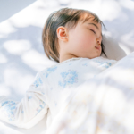 頭を打った後よく眠る子ども