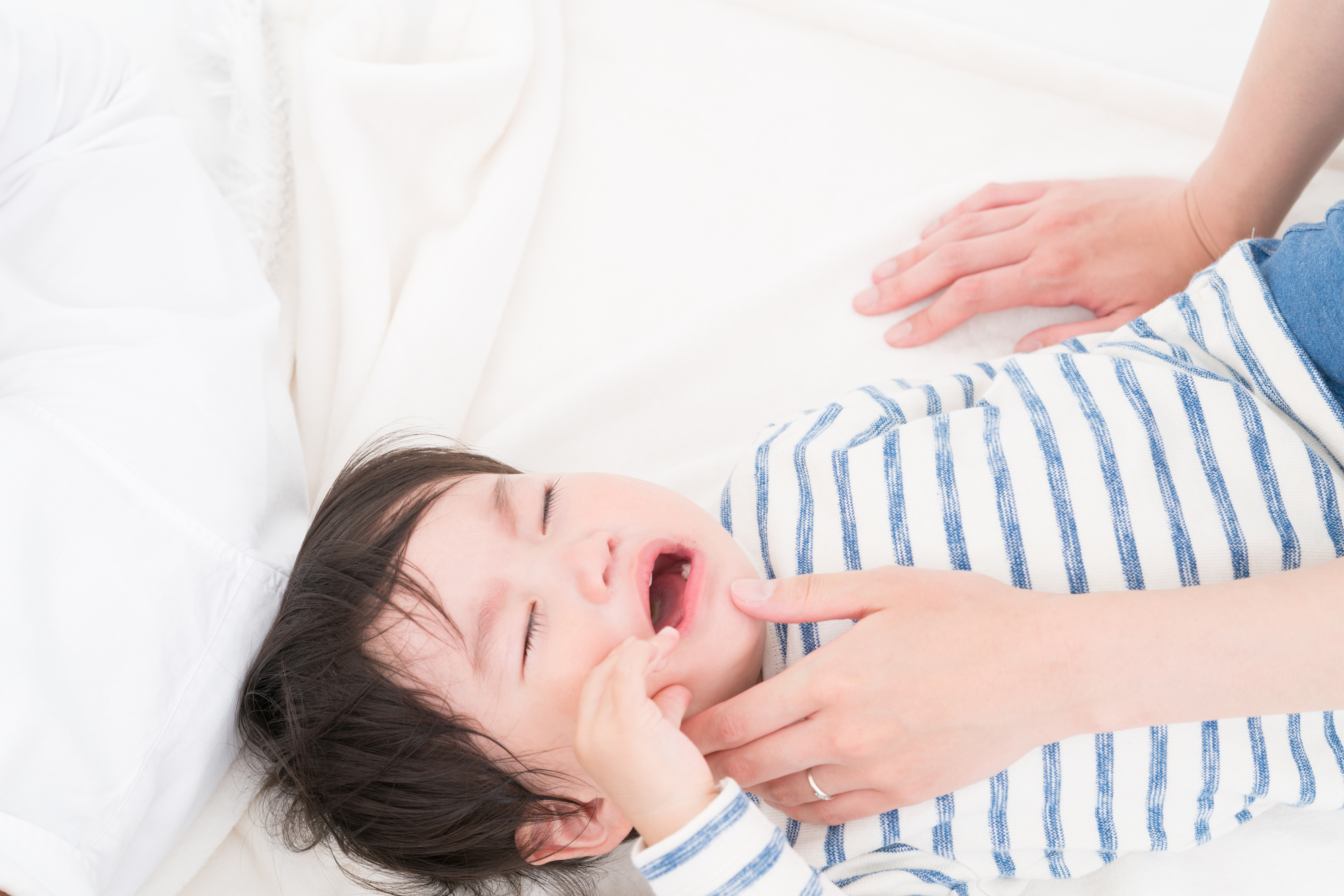 子どもの首のしこり｜悪性じゃないか心配。動く・消えない場合は？病院は何科？