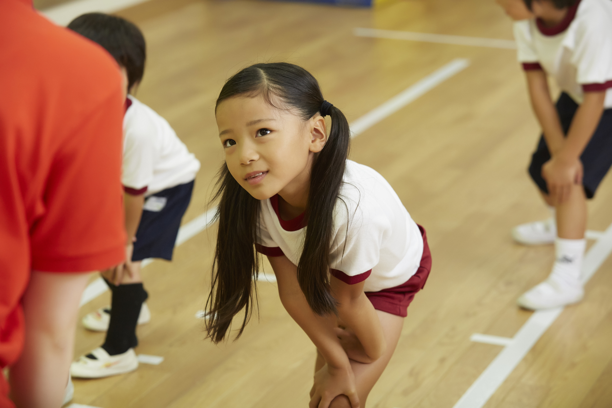 子どもが「膝を曲げると痛い」の対処法。“筋肉の炎症”かも【医師監修】