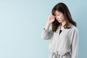 大人の「はやり目」早く治す方法。仕事は？目薬は意味がない？【医師監修】