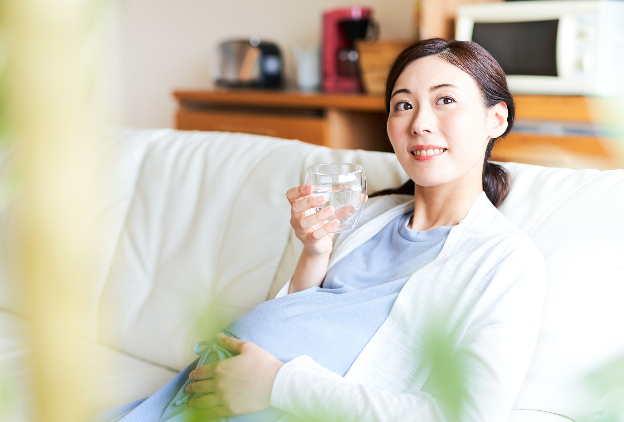 水を飲む