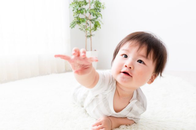 赤ちゃんの後追いがかわいい！「そんなところまで着いてくる？」おもしろエピソードも