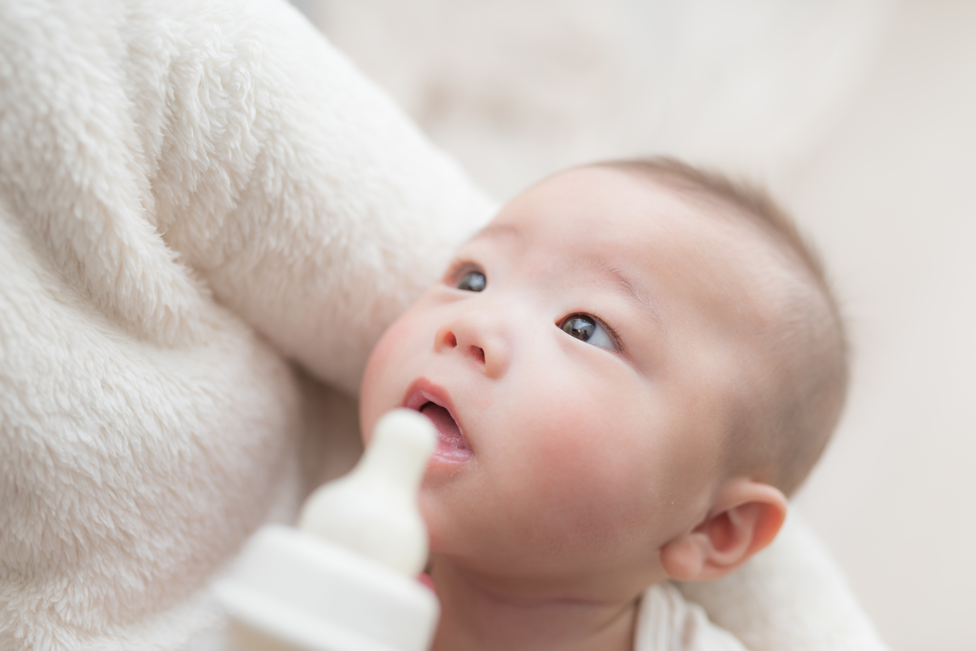 赤ちゃんの“ヨーグルト状”の吐き戻し