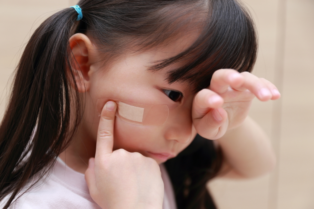 医師が教える【顔の傷を早く治す方法】子どものひっかき傷・擦り傷・切り傷 | kosodate LIFE(子育てライフ)