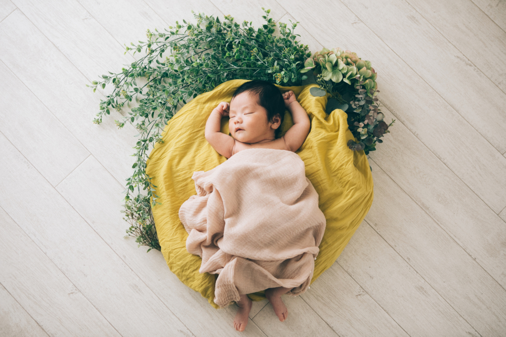 赤ちゃんを昼間はどこに寝かせる？リビング？寝室？何に寝かせる？ | kosodate LIFE（子育てライフ）