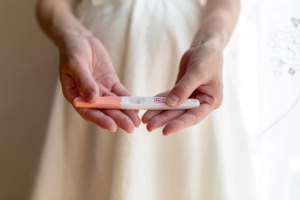 妊娠検査薬はいつから反応が出る？最短だと何日？