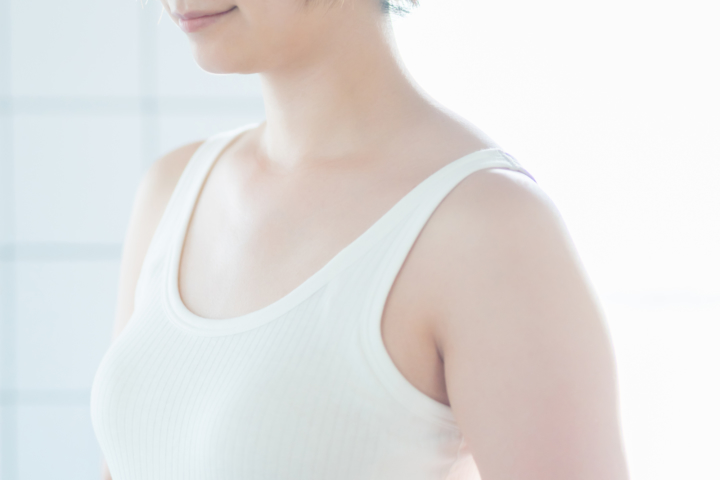 “ズキズキ”授乳中の「胸の痛み」や「熱」…乳腺炎かも！病院は何科？