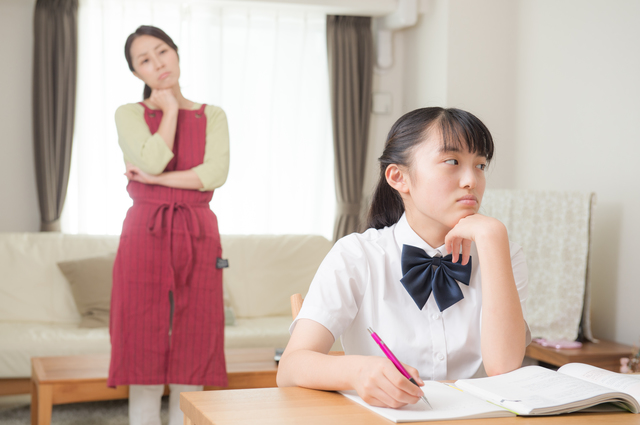 中学生　高校生　反抗期