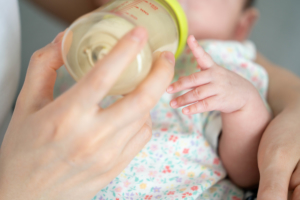 新生児　噴水のように吐く