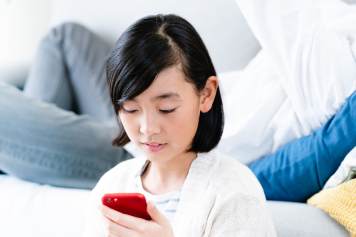 「後悔しそう？」子どもにスマホを持たせるべき？メリット＆デメリットを知ろう