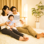 テレビを見る家族