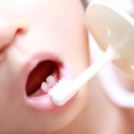 赤ちゃんにフッ素ジェルはいつから使える？危険性は？うがいはしなくて大丈夫？