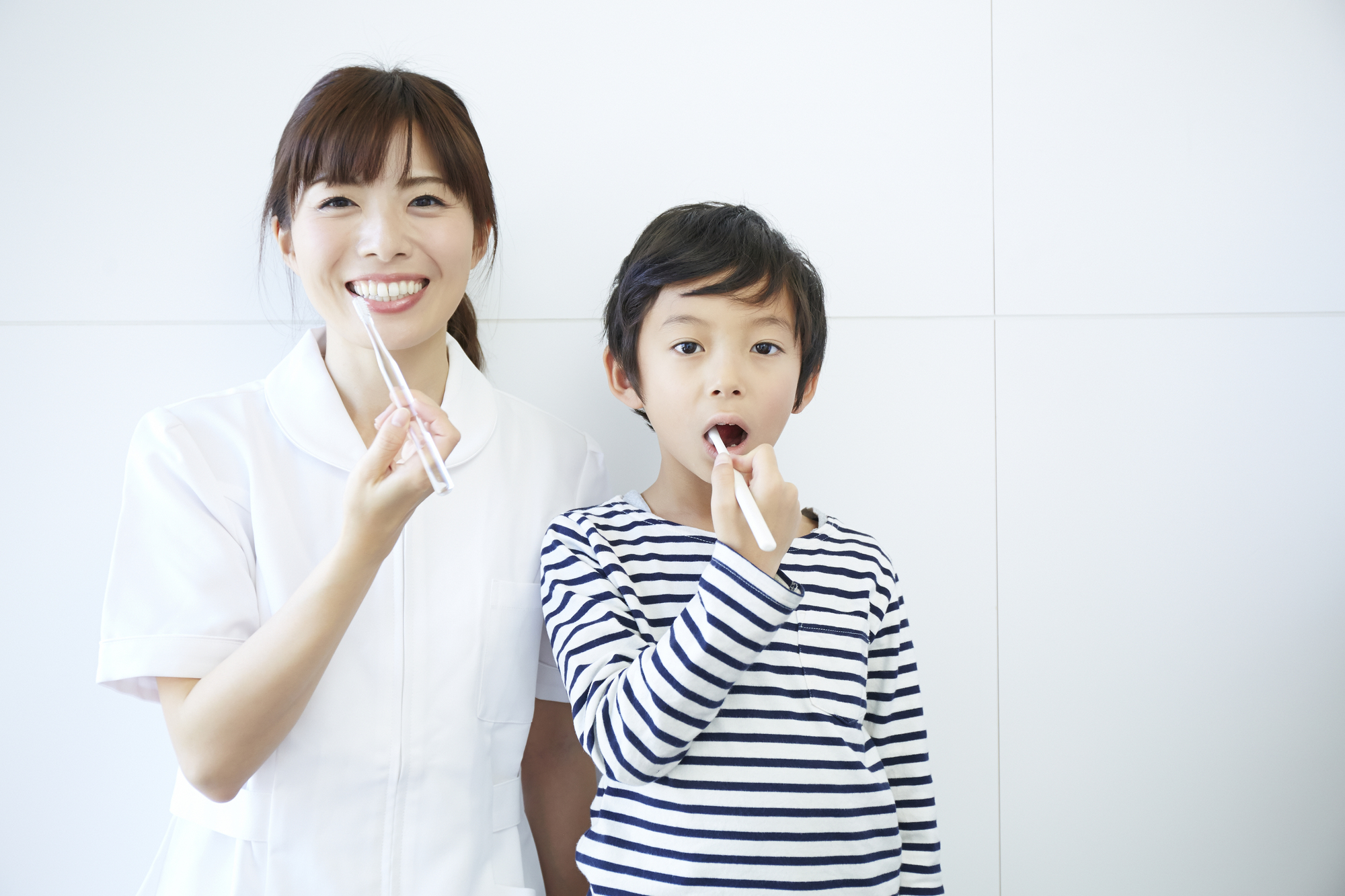 子どもの歯の黄ばみを落とすには？歯磨き粉の効果は？歯医者で治せる？