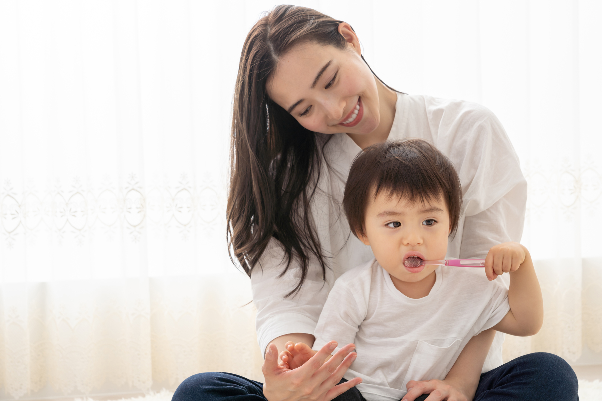 赤ちゃんの「歯が生えるのが早い」原因。障害・栄養不足のせいと聞いて心配…