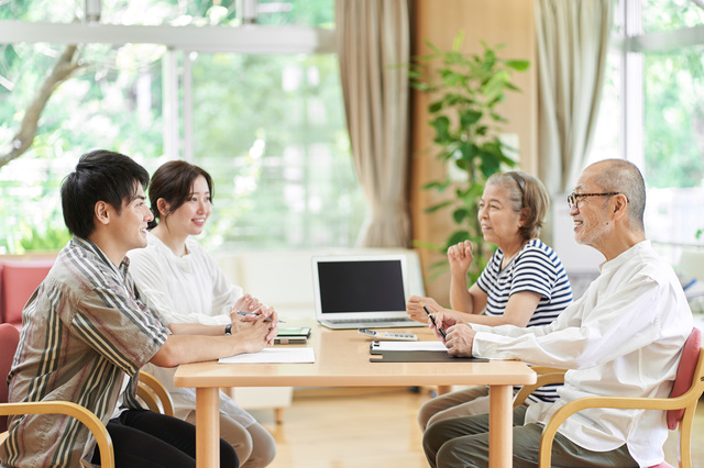 笑顔で話し合い