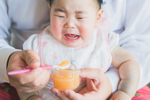 離乳食を嫌がる赤ちゃん