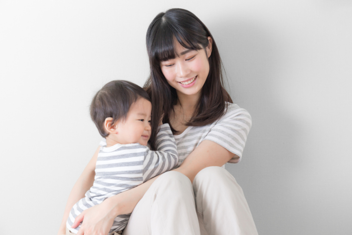 【ママにべったり】1歳半で「抱っこをせがんでばかり」急に甘えん坊になったのは…なぜ？