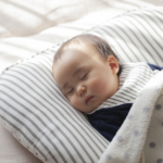 【医師監修】生後4ヶ月の赤ちゃんの睡眠時間はどれくらい？生活リズムの整え方も