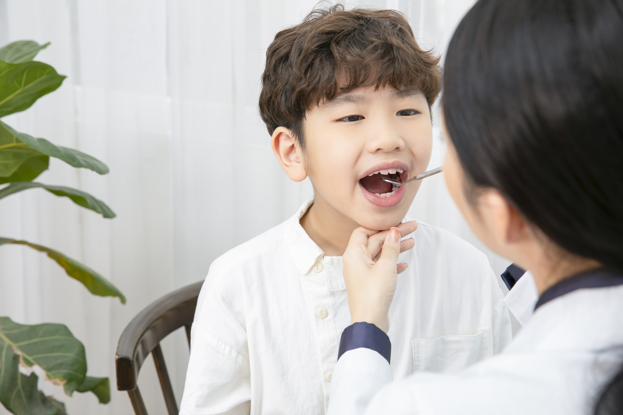 子どもの口臭のもと「膿栓」は取った方がいい？自然に取れる？予防対策も