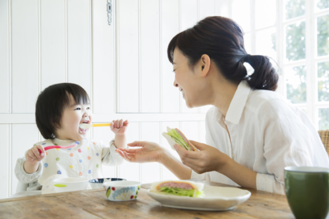 1歳半　スプーン　使えない