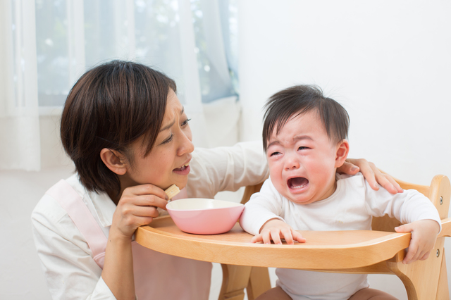 離乳食を嫌がる赤ちゃん