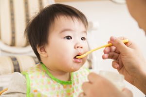 ベビーフードはいつまであげてた？卒業の目安は？幼児食への移行のしかた