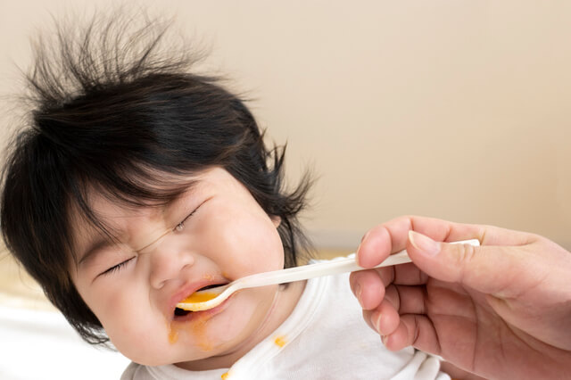 離乳食を嫌がる赤ちゃん