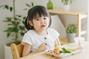 ご飯を食べない女の子