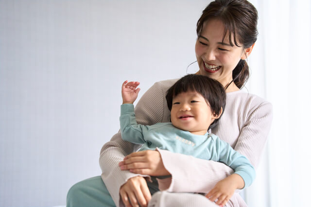 笑顔のママと子ども