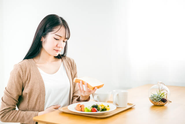 食欲不振の女性