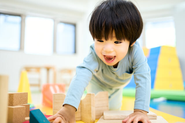 遊ぶ子ども